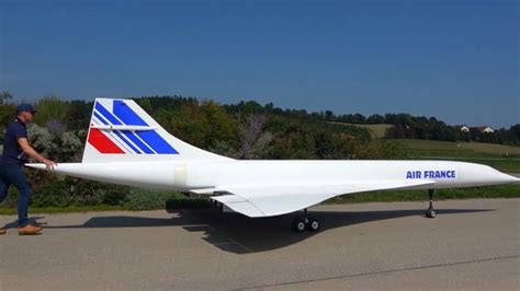 concorde rc  Features 4x50mm EDFs running on a 4S5000 pack, retractable landing gear and nose droop